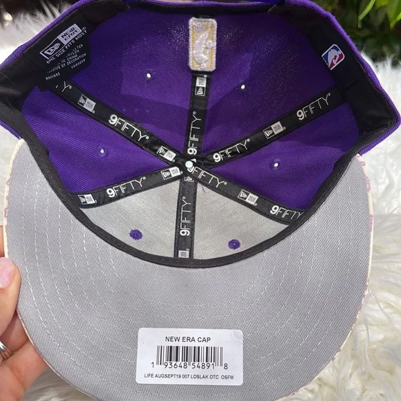 Los Angeles Lakers Basketball SnapBack Hat - Picture 5 of 5